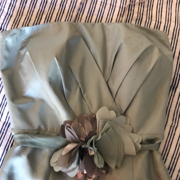 Banana Republic Strapless dress in light green. Sz 2 with flower belt - Picture 2 of 6